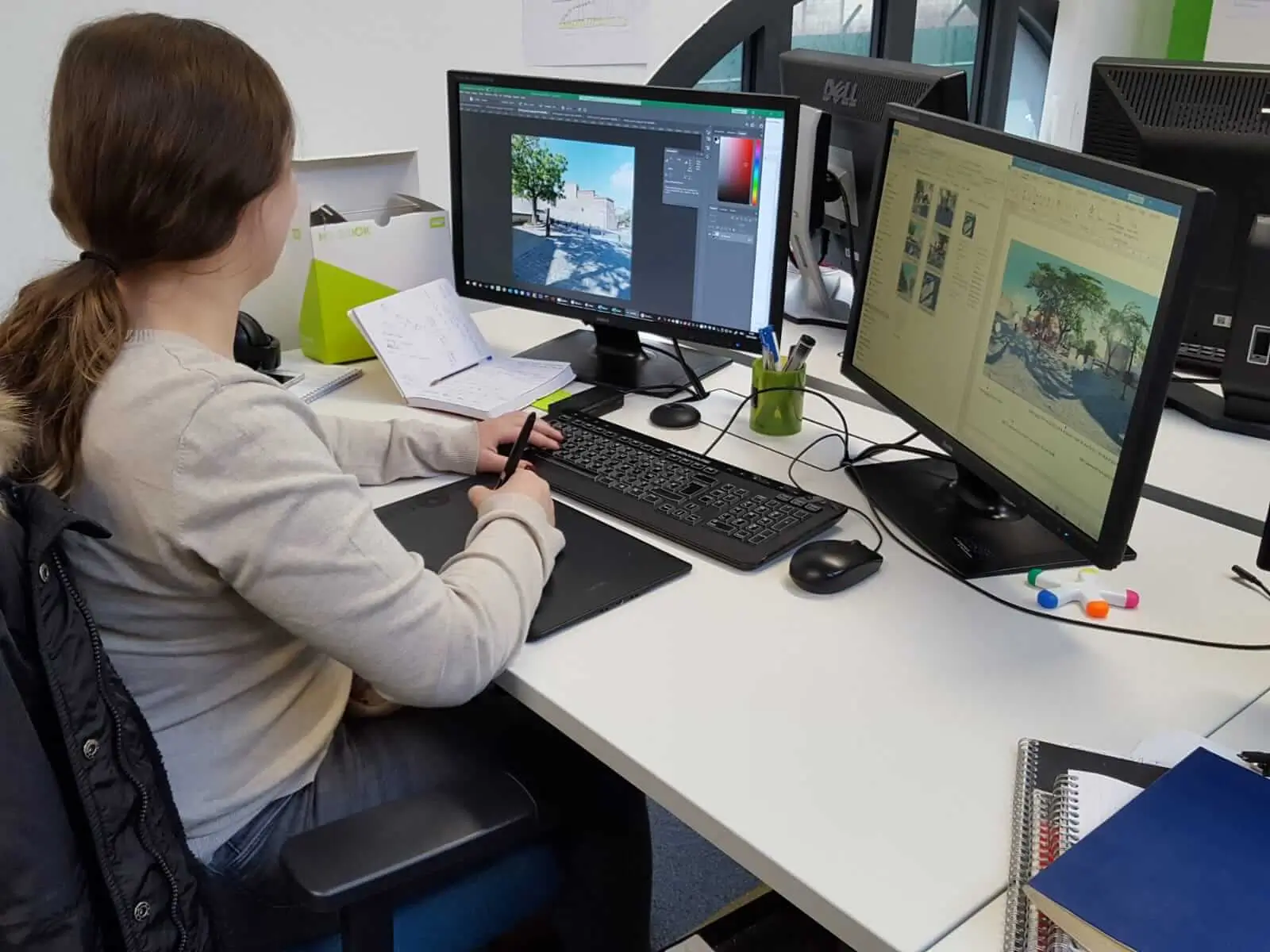 Entwicklung digitaler Bild- und 3D-Inhalte für die Étampois 360° App am Arbeitsplatz eines MEMORIST-Projektteams.